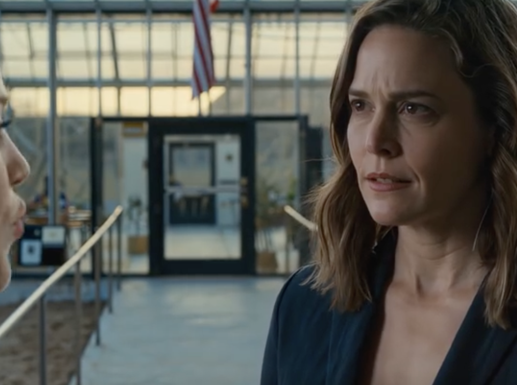 Moja siostra zniszczyła moją szklarnię za 100 000 dolarów, żeby „dać mi nauczkę”, po tym jak odmówiłem jej zatrudnienia. Wyciągnąłem nagranie z monitoringu i skonfrontowałem się z nią, mama nalegała, żebyśmy „zajęli się tym, rodzino”, a tata próbował zamknąć sprawę czekiem. Powiedziałem „nie” i odszedłem. Teraz krzyczą przez telefon, że jestem bezduszny – dlaczego zadzwoniłem na policję?