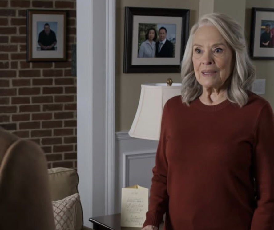 Nie moja sąsiadka Doris z moją zupą. Nie listonosz zostawiający paczkę. Ostry naciśnięcie, potem kolejny, taki, jakiego używają niecierpliwi ludzie, gdy myślą, że dom należy do nich.