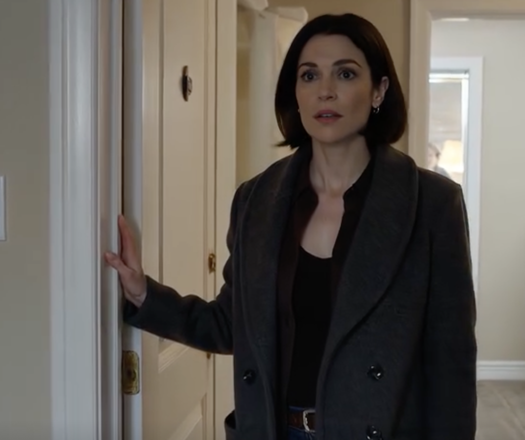 Wróciłam do domu po poświadczeniu dokumentów w świetnym nastroju, gotowa powiedzieć mężowi i teściowej, że babcia zostawiła mi trzy małe mieszkania i mały dom. Potem usłyszałam ich rozmowę za drzwiami…