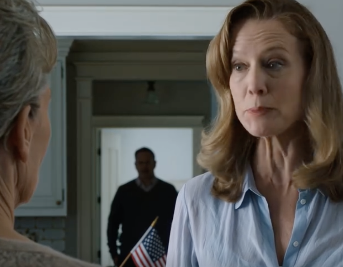 Moja synowa spojrzała na mnie i powiedziała: „To nasz dom, nie twój”. Następnego ranka po cichu wyszłam, ale to, co zostawiłam, naprawdę uciszyło całą rodzinę.