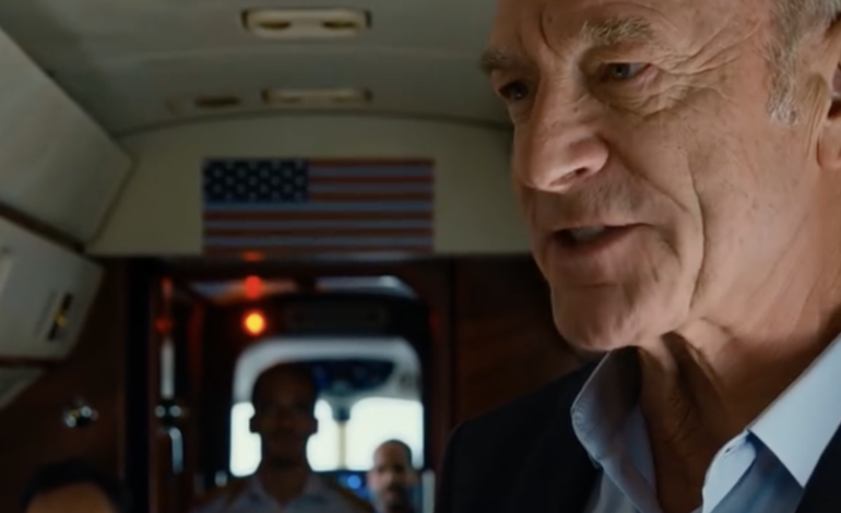 Ojciec mojego narzeczonego, milioner, zabrał mnie swoim prywatnym samolotem i warknął: „To nie jest samolot szkoleniowy. Niczego nie dotykaj” – ale kiedy pilot zeskanował mój dowód osobisty, ekran kokpitu zrobił się jaskrawoczerwony, pojawiło się dziwne ostrzeżenie, a jego wyraz twarzy zmienił się całkowicie, gdy tylko znalazł się na pasie startowym.