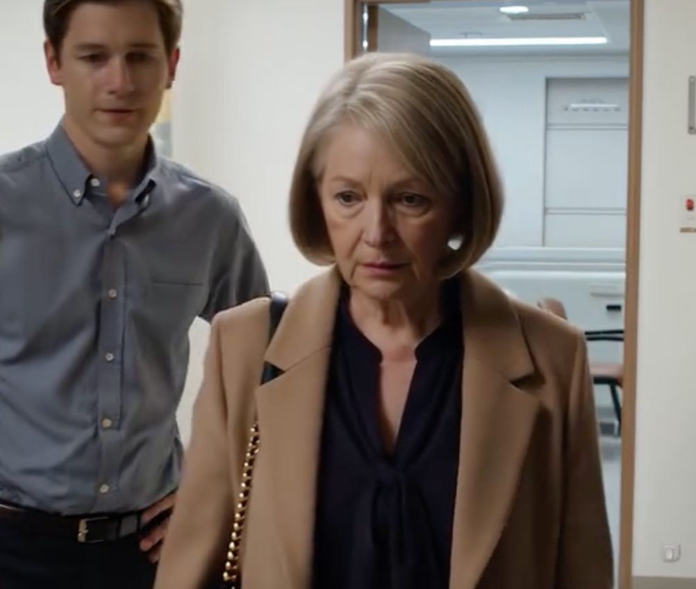 Jechałam 15 godzin, żeby dotrzeć na narodziny wnuka. Ale przy bramie szpitala zatrzymał mnie syn i powiedział: „Mamo, co ty tu robisz? Moja żona powiedziała, że ​​cię tu nie chce. Chce tylko, żeby rodzina była teraz w pobliżu”. Byłam załamana, ale uszanowałam ich decyzję i po cichu wyszłam. Cztery dni później szpital zadzwonił do mnie i powiedział: „Proszę pani, rachunek za poród wynosi 10 300 dolarów. Jak pani sobie życzy, żebym zapłaciła?”. Wzięłam głęboki oddech i odpowiedziałam jedyną odpowiedź, którą uznałam za sprawiedliwą.