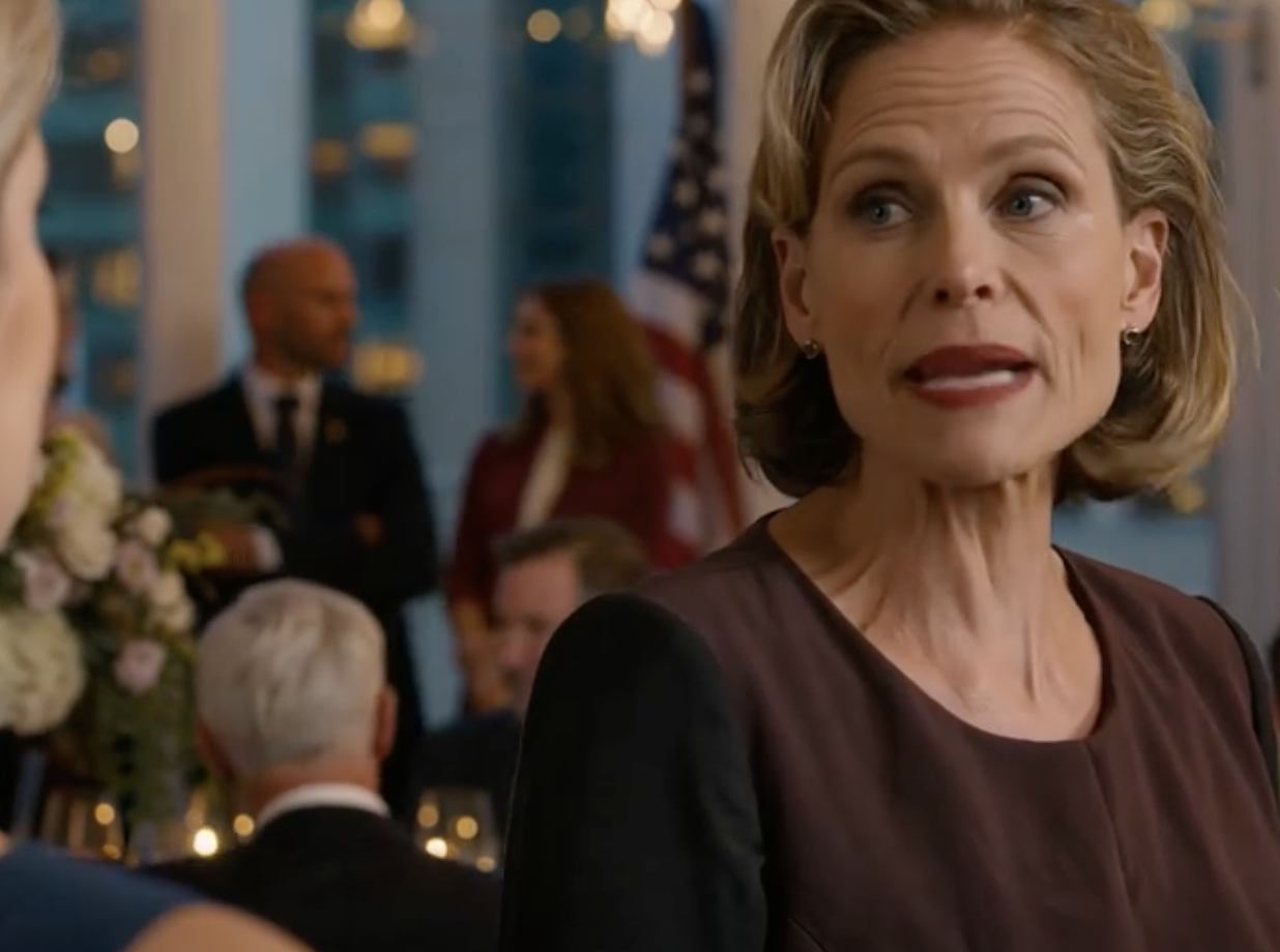 Mój dziadek był byłym żołnierzem Navy SEALs i żył spokojnie w małym miasteczku w Ohio. Jednak po tym, jak moja rodzina porzuciła go w ostatnich dniach jego życia, a ja byłem jedyną osobą stojącą na jego pogrzebie, zatrzymałem jego stary pierścień — aż do momentu, gdy pewien generał zobaczył go podczas oficjalnej ceremonii wojskowej, zamarł w miejscu i zadał przerażające pytanie.