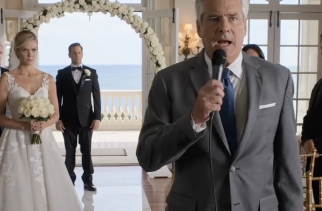 Moja córka wzięła moje konto bankowe i sprzedała dom na swój ślub. Zadzwoniła, gdy wciąż siedziałem na kartce papieru w gabinecie lekarskim pod Bostonem i powiedziała najspokojniejszym głosem, jak potrafiła: „Tato, jutro ślub. Wzięłam pieniądze, sprzedałam dom i znalazłam ci pokój. Powodzenia”. Nie krzyczałem. Nie błagałem. Po prostu się rozłączyłem i zadzwoniłem, bo w tamtej chwili zrozumiałem, że czegoś nie zrobi.