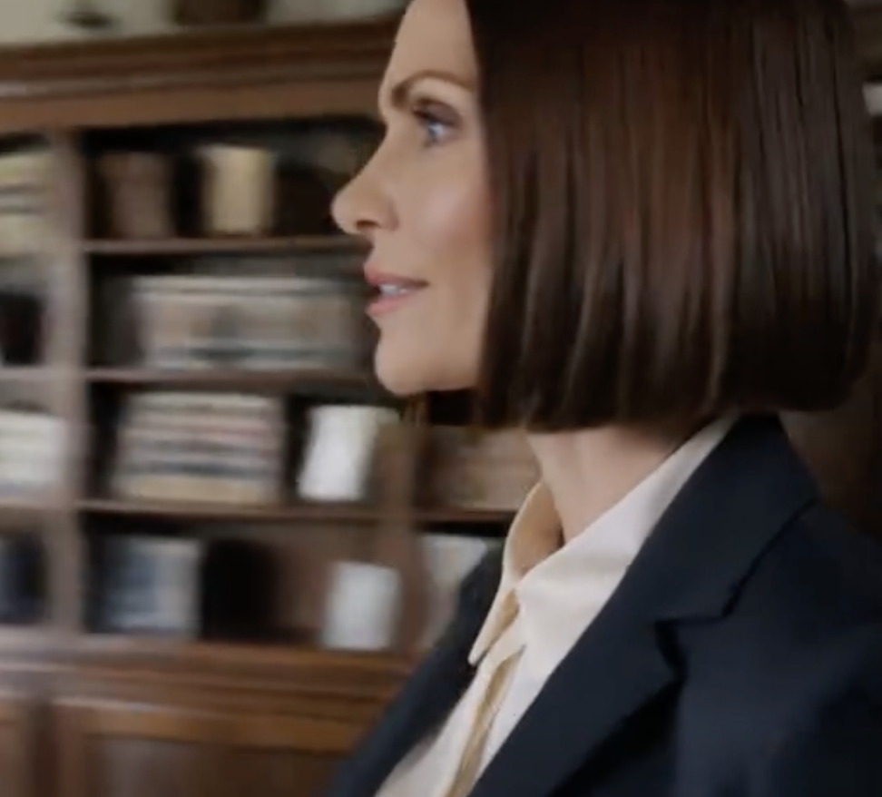 Mój mąż i jego kochanka zamknęli mnie i naszego ośmioletniego syna w piwnicy, bo uznał, że mój dom to najprostszy sposób na ratunek. Podczas gdy Leo kołysał się w ciemnościach i wołał mnie, trzymałam jedną rękę przy nim, a drugą na kamiennej ścianie, bo dziewięć lat wcześniej ukryłam tam coś na dzień, o którym modliłam się, żeby nigdy nie nadszedł.