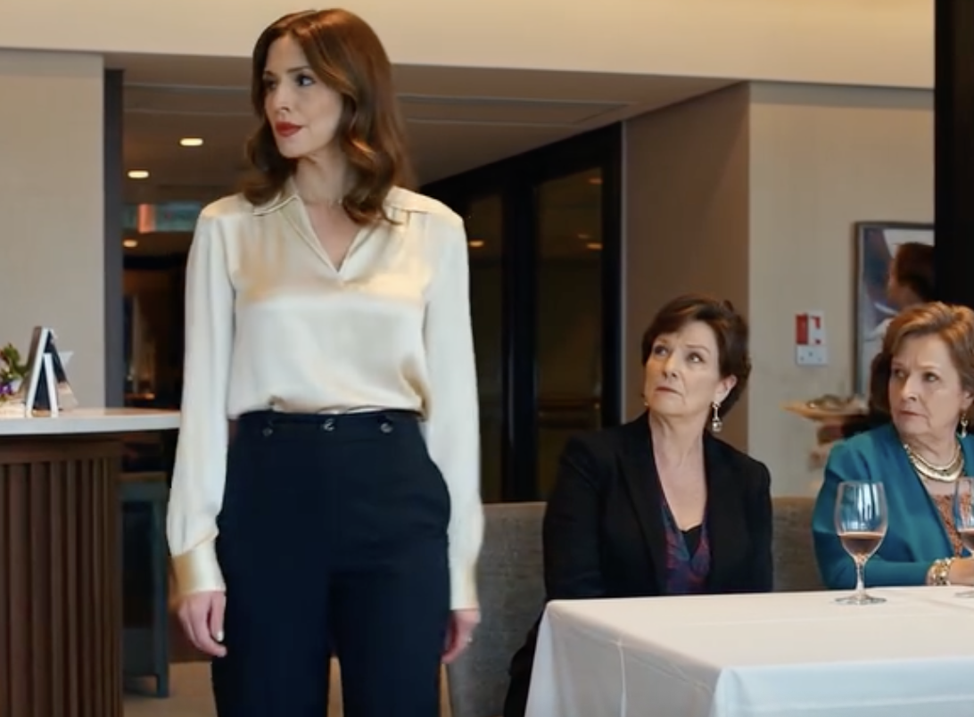 Teściowa zorganizowała kolację w luksusowej restauracji, ale kiedy tam dotarłem, okazało się, że nie ma dla mnie żadnego zarezerwowanego miejsca. Powiedziała: „Może taniej restauracji będzie panu lepiej!”. Wybuchnąłem śmiechem i poprosiłem właściciela restauracji o miejsce. Nie spodziewali się, że właściciel…