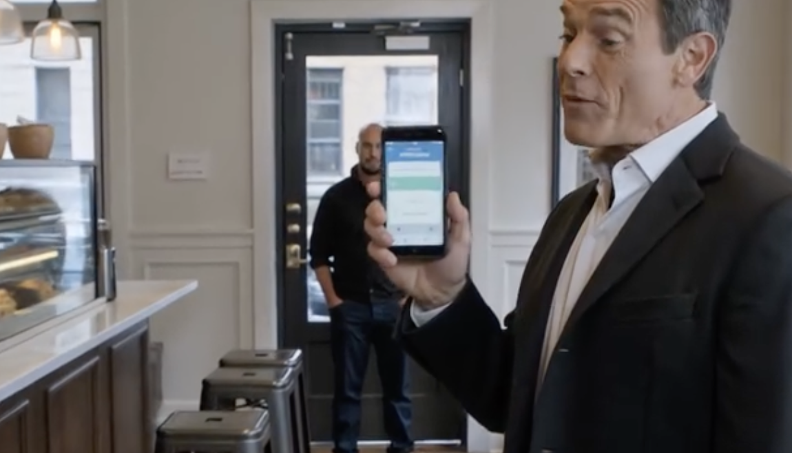 „Moja mama tak ciężko pracuje, a jej szef wciąż jej nie płaci” – powiedziała dziewczynka. Przy stoliku w rogu miliarder Jonathan Reed spojrzał w stronę lady i szedł w milczeniu.