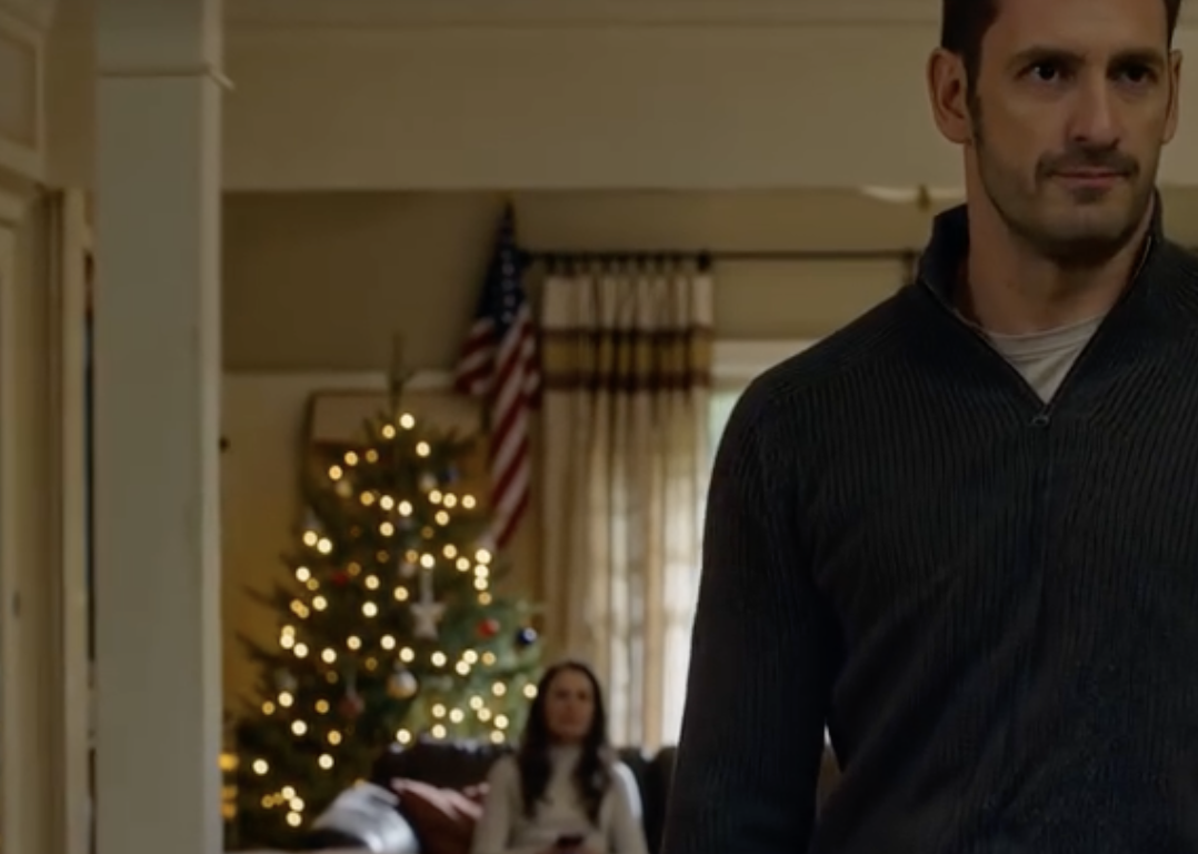 W Wigilię mój syn spakował moje rzeczy do pudeł, mówiąc: „Musimy zmniejszyć przestrzeń, mamo”. Uśmiechnęłam się tylko, wzięłam torby i wyszłam w milczeniu. Kilka tygodni później byli niemal spanikowani, gdy zdali sobie sprawę, że to, co spakowałam tego dnia, to nie tylko ubrania.