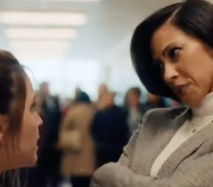 Nauczycielka zadzwoniła i powiedziała, że ​​ukarze moją córkę, każąc jej udawać atak padaczki. Wszyscy uczniowie śmiali się, aż zadzwonił szpital. Prawie oszalałam.