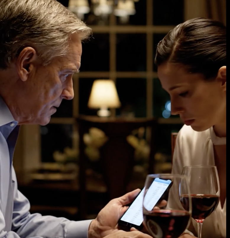 Przy kolacji tata często pytał, czy moje 2000 dolarów kieszonkowego wystarczy. Zamarłam – bo nie miałam pojęcia, o czym mówi. Wtedy zbladła. Mama potajemnie wysyłała pieniądze na luksusowe zakupy mojej siostry w Paryżu, podczas gdy ja harowałam do upadłego.