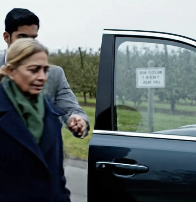 Po pogrzebie męża syn zawiózł mnie na cichy, zimny odcinek drogi i powiedział: „To stąd odchodzisz. Dom i firma są teraz moje”. Stałam tam, rozrywając torbę i patrząc, jak odjeżdża, nie oglądając się za siebie. Nie miałam nikogo, kto mógłby mnie odebrać, i nie miałam jak się z nikim skontaktować w tym momencie. I w tym momencie zdałam sobie sprawę – tak naprawdę nie byłam porzucona. Byłam wolna… Ale on nie miał pojęcia, że ​​zanim zmarł jego ojciec, coś sobie zaplanowałam…