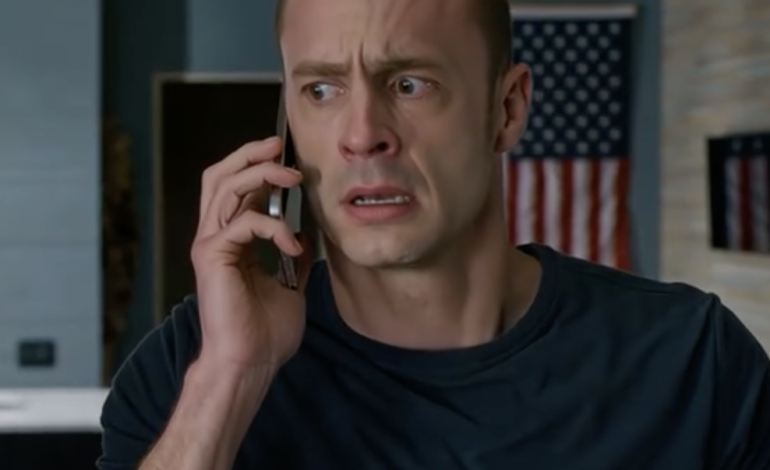 Po tym, jak zemdlałem w środku zmiany w barze w Chicago, mój tata zadzwonił z Phoenix i zapytał, czy 2500 dolarów miesięcznego kieszonkowego wystarczy. Umarłem z milczenia, bo nigdy nie dostałem ani dolara, a Instagram mojego brata w Los Angeles został zalany zdjęciami zupełnie nowego komputera, mocno edytowanego programu Challenge i wykwintnych kolacji. Właśnie gdy zacząłem gonić za pieniędzmi, wszystko przybrało nieoczekiwany obrót.