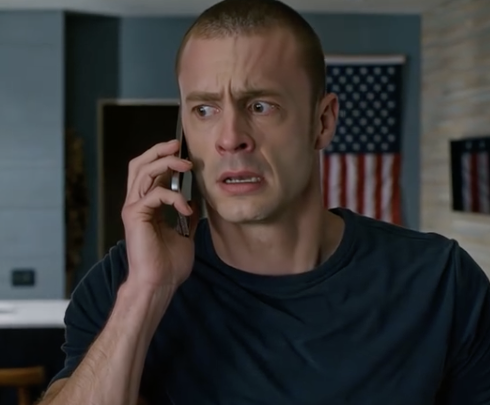 Po tym, jak zemdlałem w środku zmiany w barze w Chicago, mój tata zadzwonił z Phoenix i zapytał, czy 2500 dolarów miesięcznego kieszonkowego wystarczy. Umarłem z milczenia, bo nigdy nie dostałem ani dolara, a Instagram mojego brata w Los Angeles został zalany zdjęciami zupełnie nowego komputera, mocno edytowanego programu Challenge i wykwintnych kolacji. Właśnie gdy zacząłem gonić za pieniędzmi, wszystko przybrało nieoczekiwany obrót.