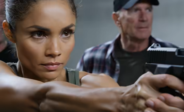 Veljeni vei minut lannolle vain nöyryyttääkseen minua kavereidensa edessä – ”Yritä vain lyödä lehteä, sisko. Tämä ei ole tytöille” – mutta heti kun omistaja näki, mitä tapahtui, hän pysäytti koko jonon, käveli suoraan veljeni ohi kuin tätä ei olisi ollut olemassakaan, ja katsoi minua ilmeellä, joka sai kaikki omahyväiset vitsit siinä tilassa kuolemaan välittömästi. – Uutiset