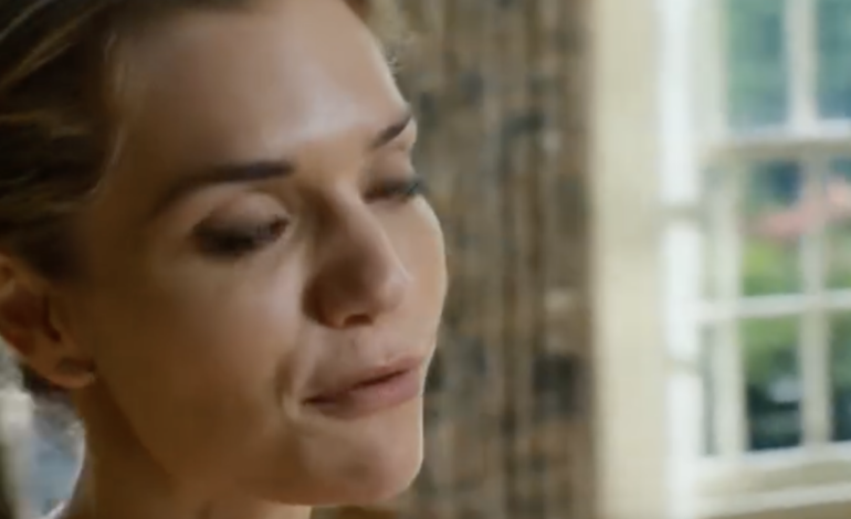 „Masz 30 dni, żeby pozbyć się «nieruchomości inwestycyjnej mojej ciotki»” – oznajmiła ciotka Diane tuż przy wielkanocnym obiedzie, chwaląc się, że zadzwoniła do firmy przeprowadzkowej. Cała rodzina nadal częstowała się mimosą, wygłaszając wykład na temat «wartości nieruchomości» i mojego studia w Riverside… aż do momentu, gdy otworzyłam aplikację do zarządzania nieruchomościami, wpisałam 742 Riverside Avenue, a wpis w rejestrze powiatowym ucichł w salonie.