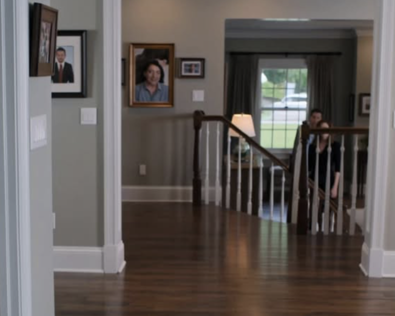 Córka zepchnęła mnie ze schodów: „Mam cię dość – nie mogę już tego znieść. Wynoś się z mojego domu!”. Upadłam i wylądowałam w szpitalu ze złamanym biodrem i nadgarstkiem w gipsie. Ale ten lekkomyślny czyn kosztował ją i jej męża drogo – i od tego momentu ich przyszłość legła w gruzach.