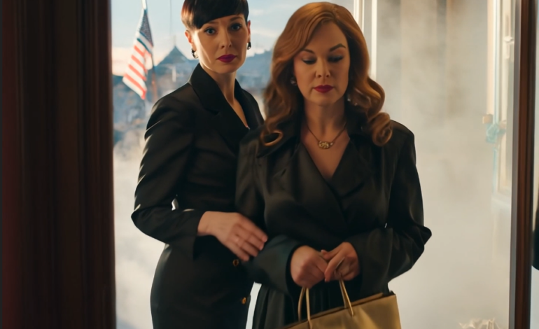 Kävelin greenwichiläiseen putiikkiin hakemaan morsiamen äidin pukuani – ja omistaja lukitsi oven, sammutti valot ja kuiskasi: “Pysy täällä. Älä sano sanaakaan.” Muutamaa minuuttia myöhemmin kuulin tyttäreni äänen seinän läpi ja kehoni kylmeni. – Uutiset