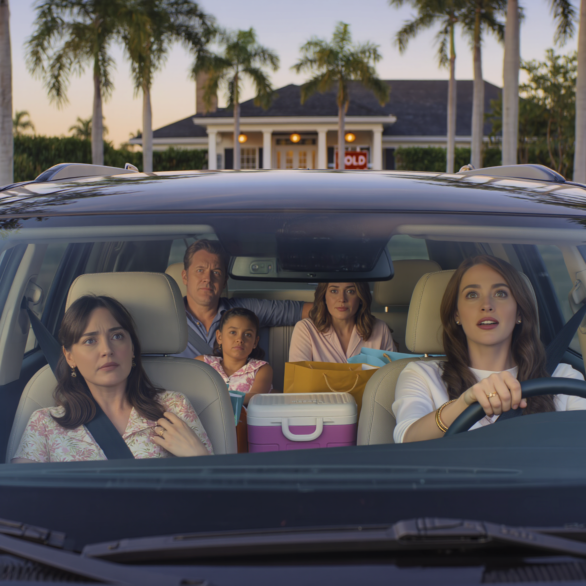 Foreldrene mine brukte i all hemmelighet gullkredittkortet mitt til å betale for søsterens tur til Hawaii. Da moren min ringte, lo hun og sa: «Vi har tømt kredittkortet ditt. Du gjemte disse pengene for oss, dette er din straff, din gjerrige person.» Jeg svarte bare: «Ikke angr på det senere.» Hun lo og la på, men da de kom hjem … var ting annerledes. – Nyheter