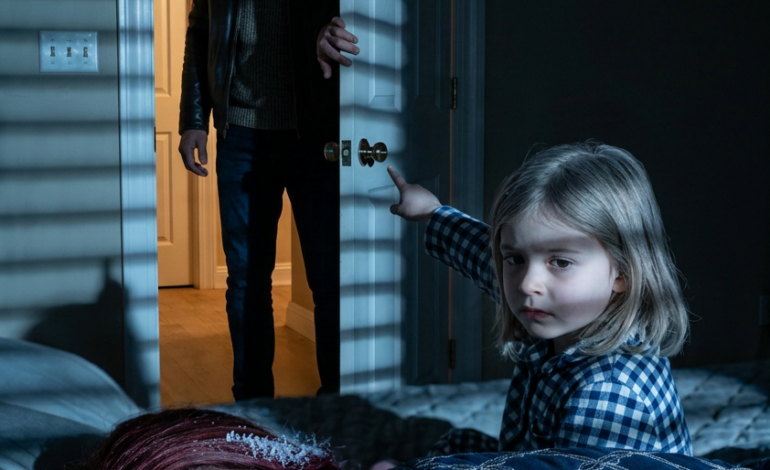 “MOJA CÓRKA MÓWIŁA, ŻE CO NOC DO NASZEGO POKOJU WCHODZI MĘŻCZYZNA… TEJ NOCY POSTANOWIŁEM UDAWAĆ, ŻE ŚPIĘ, ŻEBY GO ZŁAPAĆ.