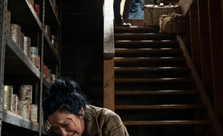 Mój syn i jego żona zamknęli mnie i moją 3-miesięczną wnuczkę w piwnicy, krzycząc: “Zostań tutaj, hałaśliwy bachorze i stara wiedźmo!” po czym polecieli na Hawaje. Gdy wrócili, najpierw uderzył ich zapach — i byli przerażeni, pytając