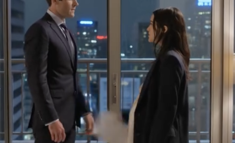 Uściskiem dłoni wręczyła ukochanemu mężczyźnie raport z ciąży, a on ledwo na niego spojrzał, zanim powiedział: „Pozbądź się tego”. Siedem lat później wróciła do Nowego Jorku z bliźniakami, lepszą pracą i sercem, którego już nie łamano publicznie. Wtedy rozpoczęło się pierwsze zebranie firmowe, otworzyły się drzwi do sali konferencyjnej i weszła z mężczyzną, który właśnie został jej wspólnikiem i prezesem spółki zależnej.