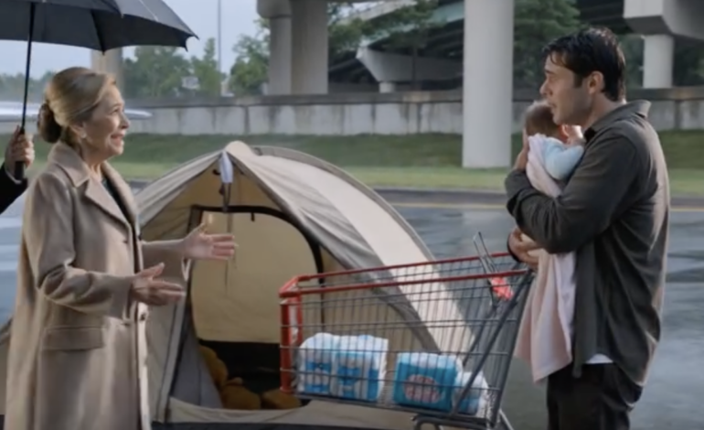 Mój siostrzeniec myślał, że nie żyję, dopóki nie zobaczył mnie stojącego na deszczu pod mostem St. Louis, podczas gdy czekał na niego prywatny samolot. Jednak gdy przywiozłem go i dziecko do domu, mężczyzna, który ukradł lata naszego życia, stał przy mojej bramie — a w środku znalazłem zapieczętowany list od mojej matki, w którym informowała mnie, że kłamstwa mojego syna skrywają coś o wiele gorszego.