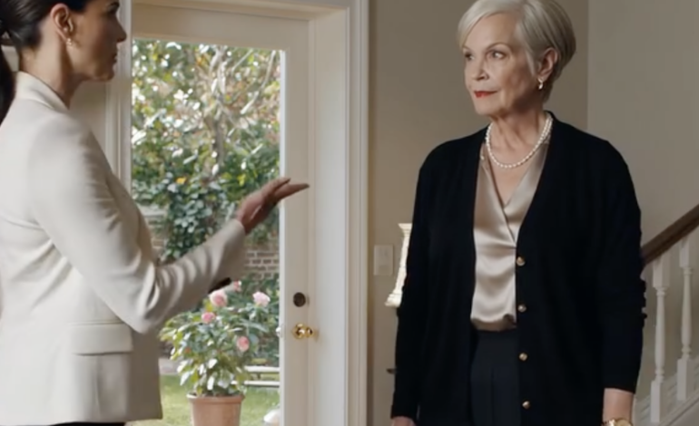 Na samą myśl o tym wydarzeniu wybuchnęłam śmiechem. Był wtorek po południu i ledwo wróciłam z mojej zwykłej wizyty u lekarza, gdy usłyszałam głos obcego mężczyzny w salonie i moją synową mówiącą z pogodną, ​​pewną siebie miną osoby oprowadzającej po okolicy, której nie miała prawa oprowadzać.