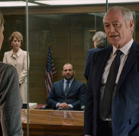 Heti kun avasin pankkisovelluksen, olin turtunut, kun punainen viiva sanoi “limit keeping “limit keeping “bounding”; Lakitoimistoni palkka oli jäädytetty siihen palkkapäivään asti, kun minun piti olla ulkona. Astuin keskustan konttoriin ja vanhempani olivat siellä johtajan kanssa, yhtä rauhallisena kuin aina, sanoen: “perhe ensin – kiität meitä myöhemmin.” En väittele. Kysyin vain yhden asian: “Kuka aloitti muutoksen?” Ja seuraava napsahdus saa koko lasitoimiston toimimaan…