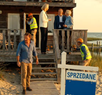 Moje HOA sprzedało mój dom rodzinny na wybrzeżu, gdy mnie nie było — wtedy dowiedzieli się, że nabrzeże, akt własności i prawo dotyczące wybrzeża są tylko moje