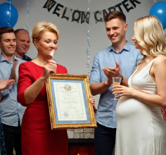 Na przyjęciu baby shower mojego brata mama ogłosiła, że oddaje mu moje spłacone mieszkanie — wtedy poprosiłem, żeby pokazać akt własności…